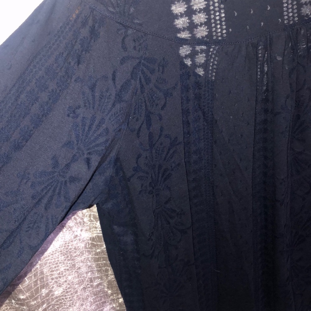 New York & Company Top. - Picture 6 of 6